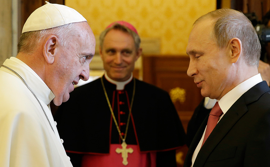 Επίθεση φιλίας του Πούτιν στον πάπα Φραγκίσκο με αφορμή τα γενέθλιά του