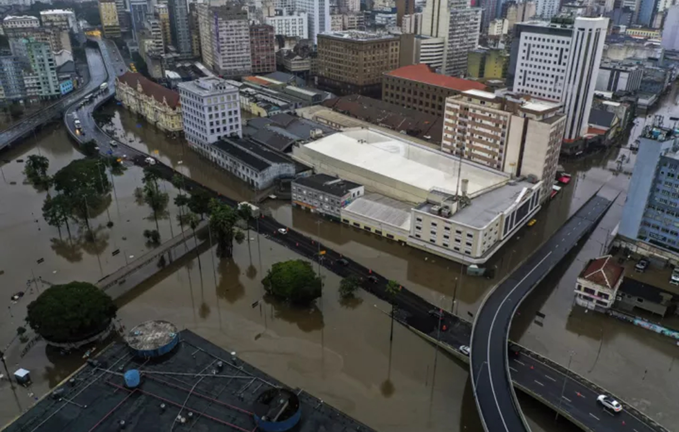 Οι συχνές πλημμύρες στη Βραζιλία φέρνουν στο προσκήνιο το ζήτημα της μετανάστευσης